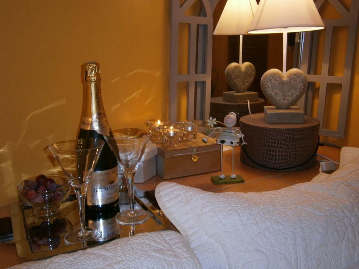 Les Aiguieres En Provence Bed & Breakfast ซูซ-ลา-รุส ภายนอก รูปภาพ