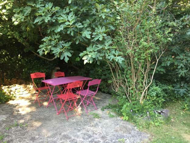 Les Aiguieres En Provence Bed & Breakfast ซูซ-ลา-รุส ภายนอก รูปภาพ