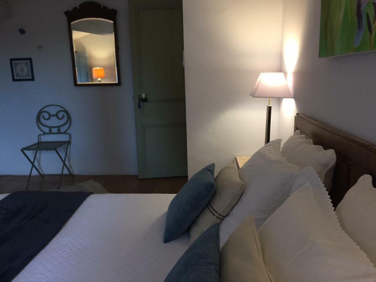 Les Aiguieres En Provence Bed & Breakfast ซูซ-ลา-รุส ภายนอก รูปภาพ